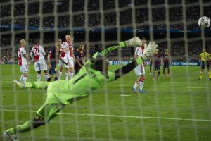 Barcelona 4-0 Ajax Messi first goal 2013