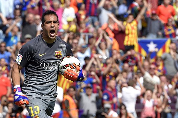 Barça 2-0 Valencia Bravo celebrates penalty save 2015